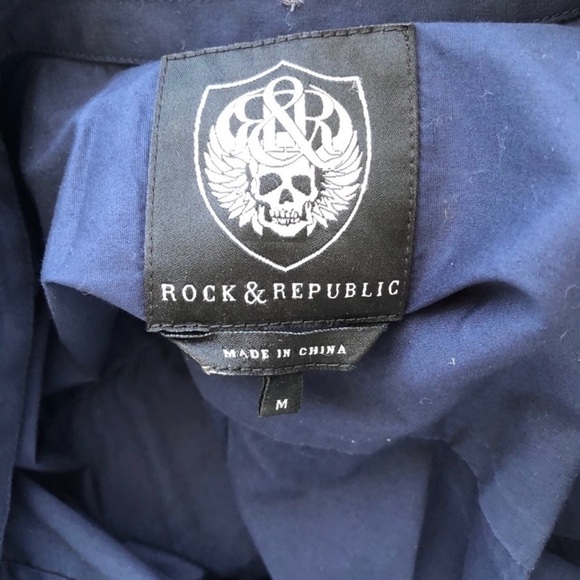 Rock & Republic Button Down Short Sleeve Metal Logo Navy Blue SZ Med Unique - Picture 2 of 5